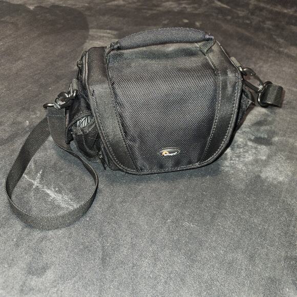 Lowepro Edit 110 Black Padded Camera Bag w/ Shoulder Strap - Black - Picture 1 of 8